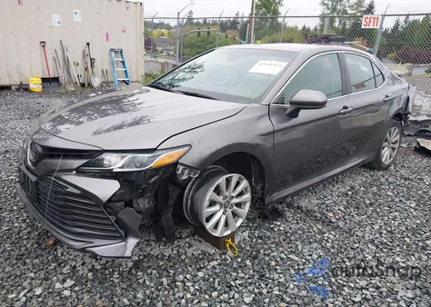 2018 Toyota Camry Le из США, поврежденный, VIN 4T1B11HK2JU611946